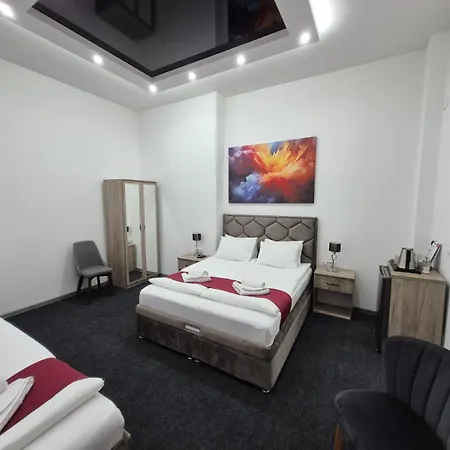 Authentic Centre - Luxury Suites, Paid Parking On-site, Mandatory Reservation, Warning There Are Seven In The Pictures Gallery, Only One Has A Hot Tub And A Sauna * Belgrade