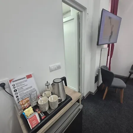 Authentic Centre - Luxury Suites, Paid Parking On-site, Mandatory Reservation, Warning There Are Seven In The Pictures Gallery, Only One Has A Hot Tub And A Sauna Guest house *