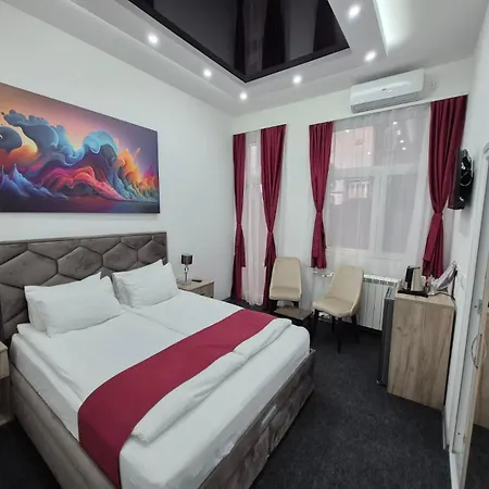 Guest house Authentic Centre - Luxury Suites, Paid Parking On-site, Mandatory Reservation, Warning There Are Seven In The Pictures Gallery, Only One Has A Hot Tub And A Sauna