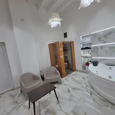 Guest house Authentic Centre - Luxury Suites, Paid Parking On-site, Mandatory Reservation, Warning There Are Seven In The Pictures Gallery, Only One Has A Hot Tub And A Sauna Belgrade